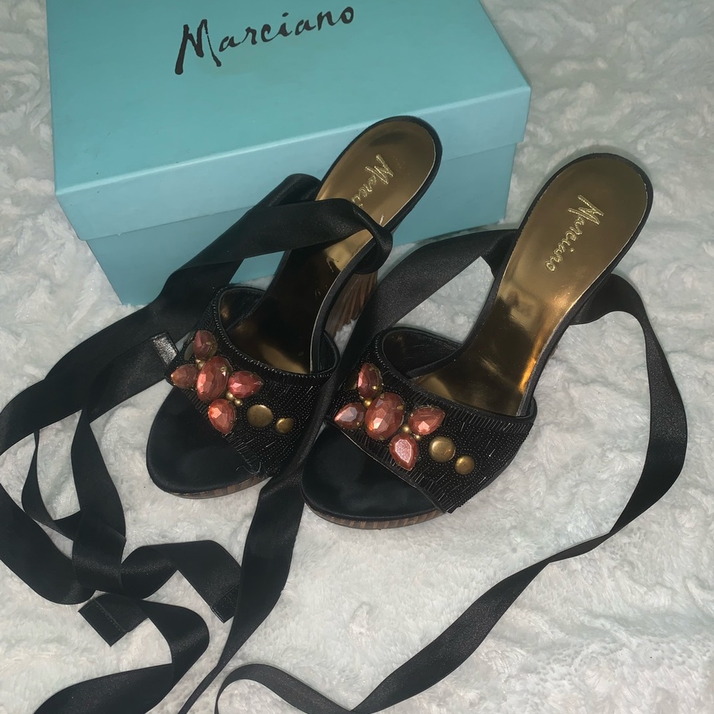 Marciano Wedges Satin Ankle Tie Wrap PMEMIRA Black/Satin